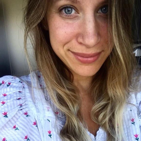 Meet your Posher, Jessica PS ALWAYS up for a great TRADE - Picture 5 of 16